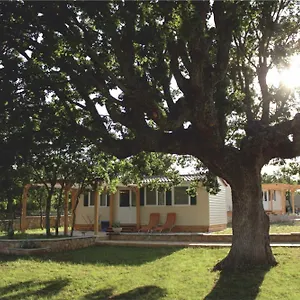 micanovi-dvori-mobile-home-village-zrmanja.hotelinzadar.com/