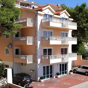 villa-queen.hotels-in-trogir.com/